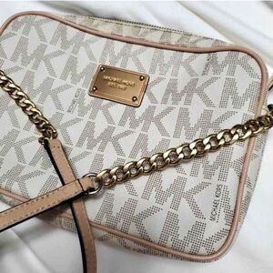 Michael Kors Jet Set Logo Camera Crossbody Bag Vanilla